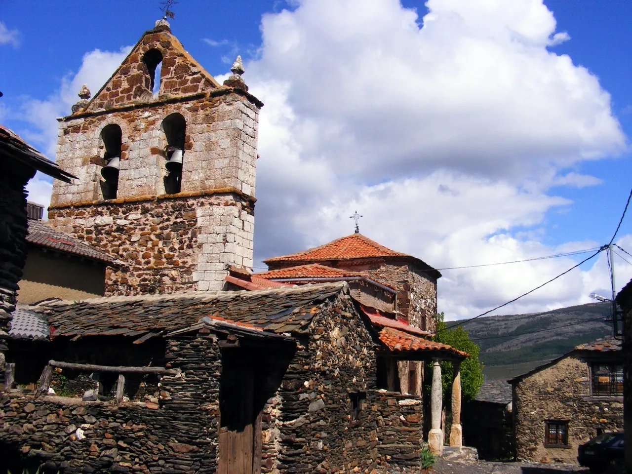 Iglesia de los Santos Cornelio y Cipriano, en El Muyo