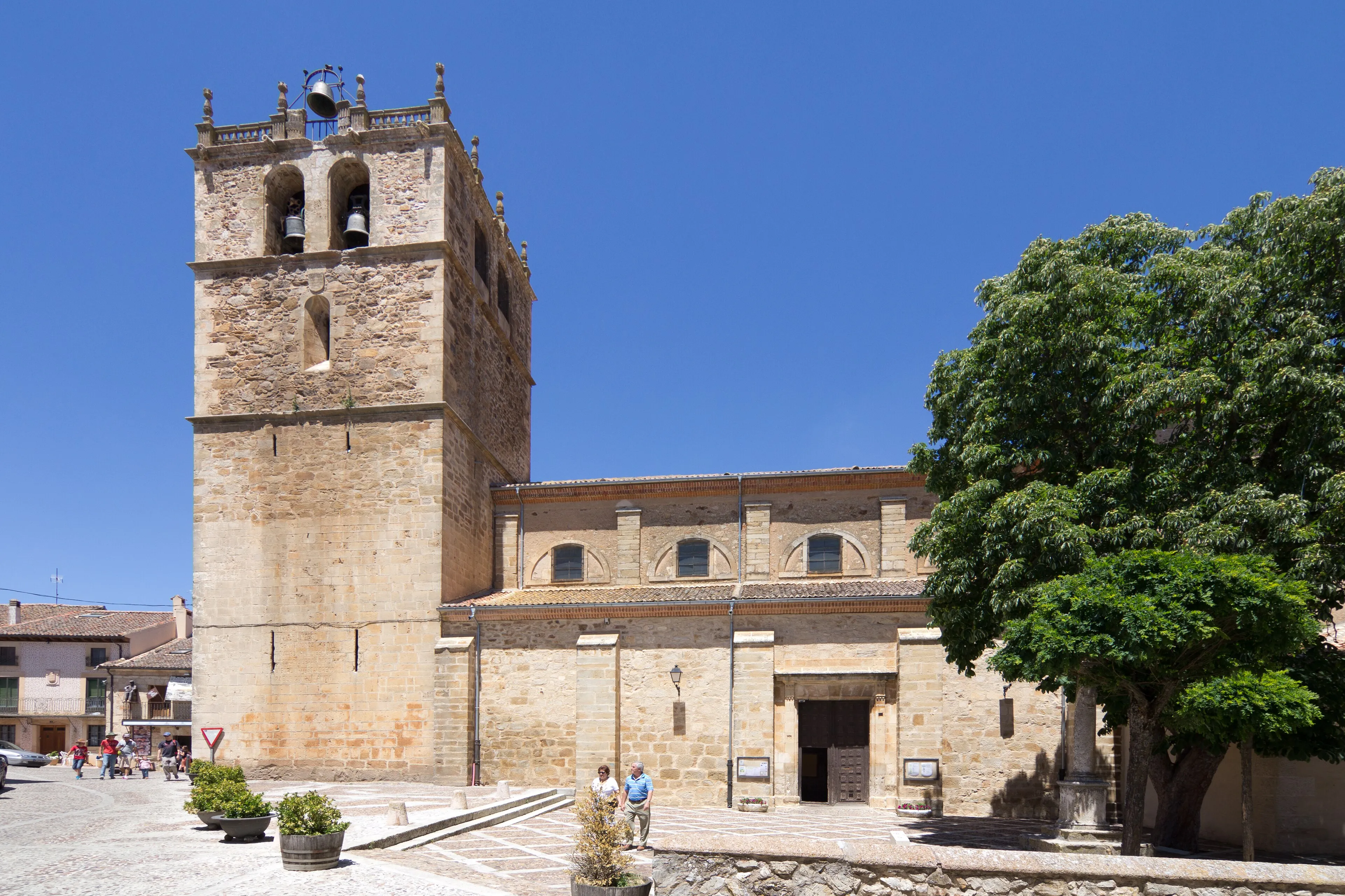 Iglesia de Nuestra Señora del Manto, detrás de la Plaza Mayor de Riaza