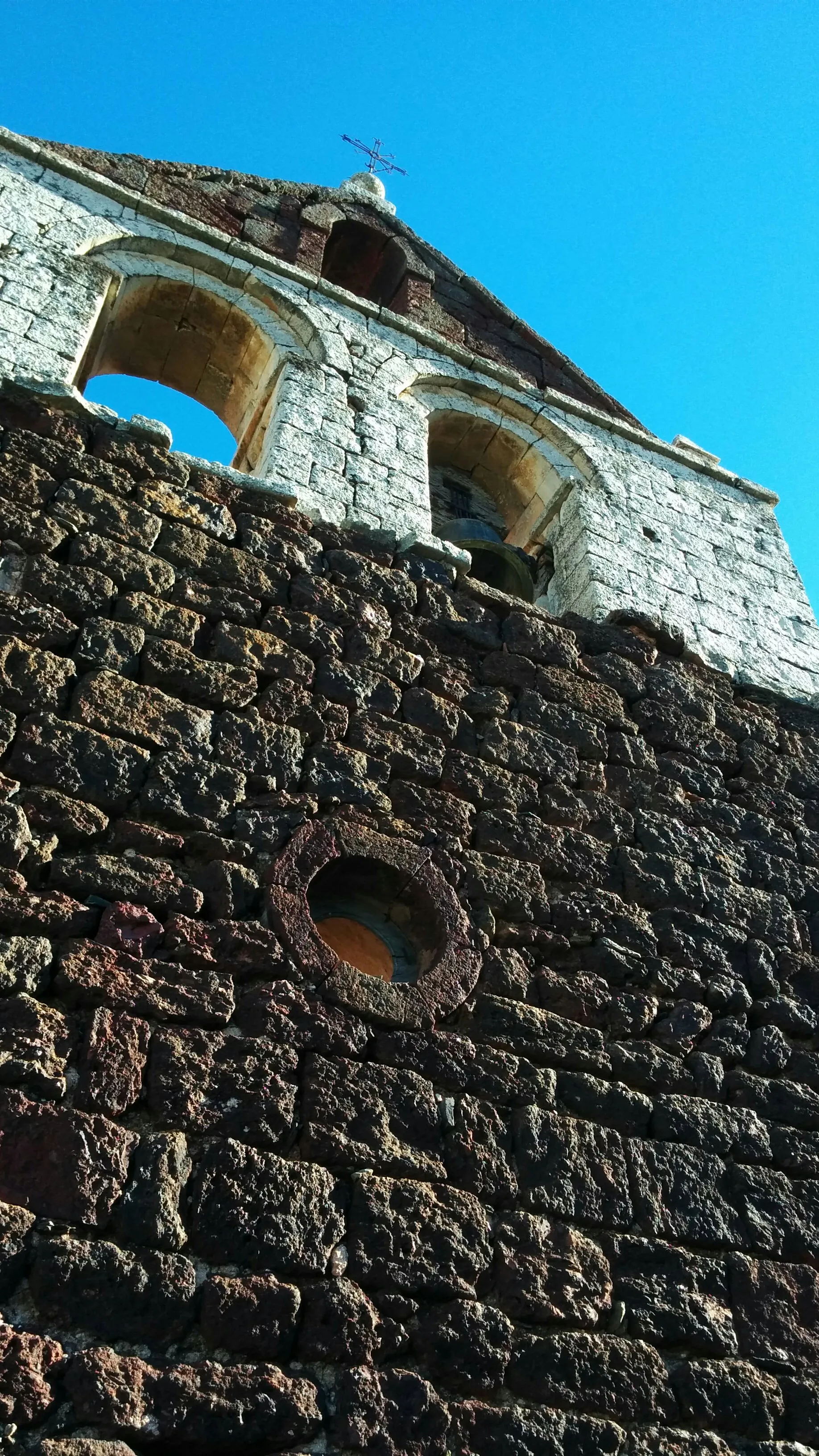 Campanario de la iglesia de Nuestra Señora de la Natividad, en Serracín