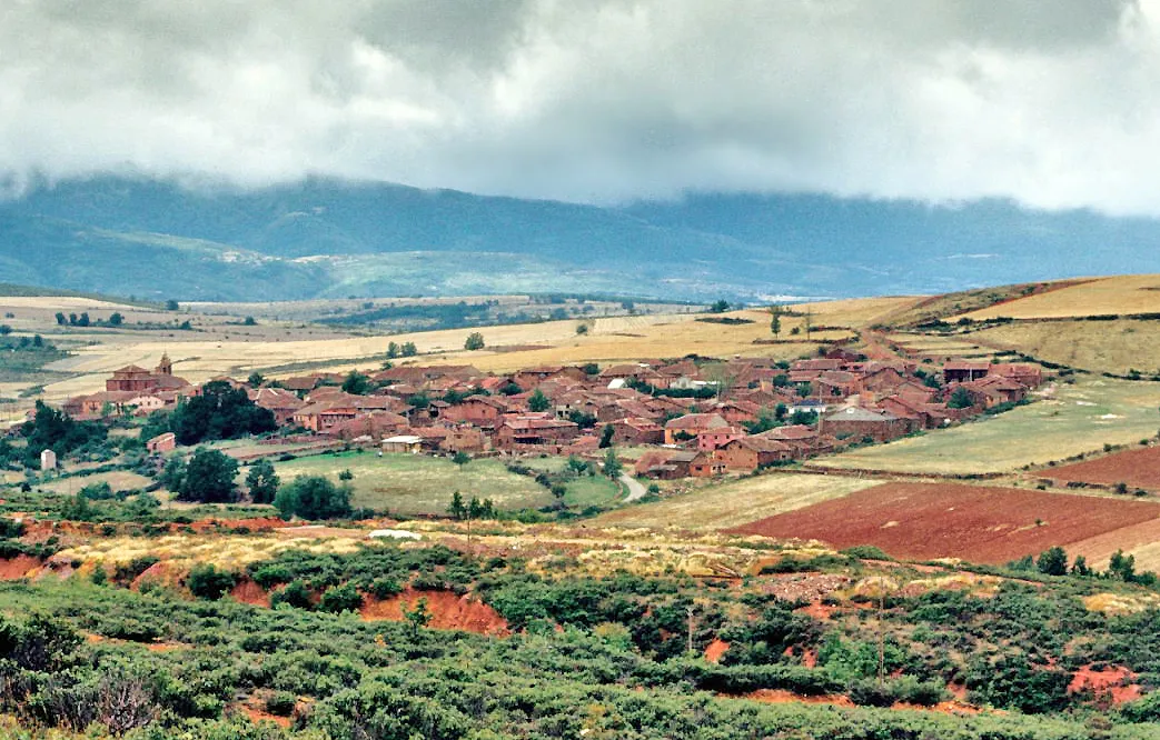 Madriguera y su entorno fotografiados en 1983, cuatro años después de dejar de ser municipio