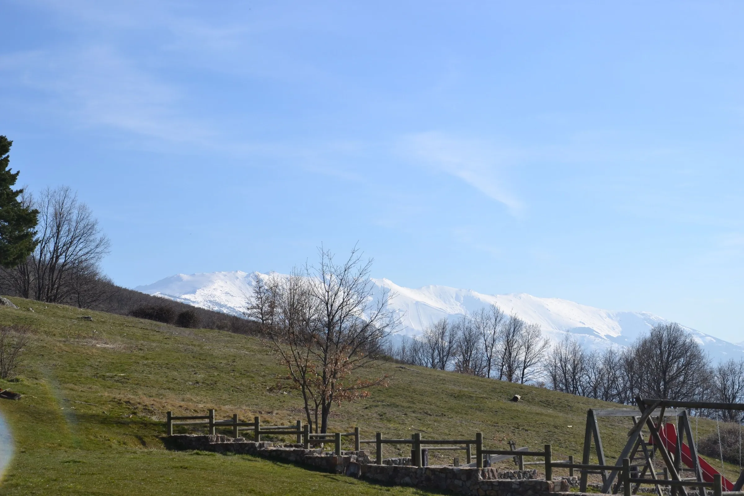 La sierra nevada desde los prados de Hontanares